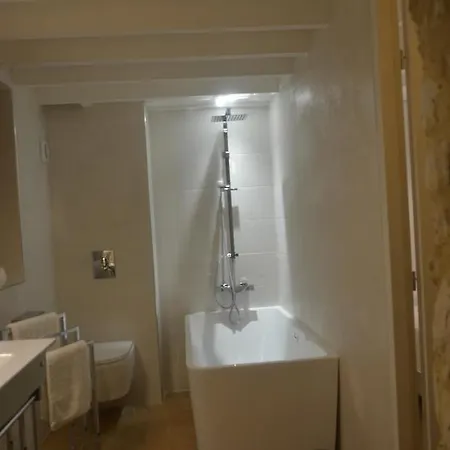 Le Murmure Des Fees Bed & Breakfast 4*