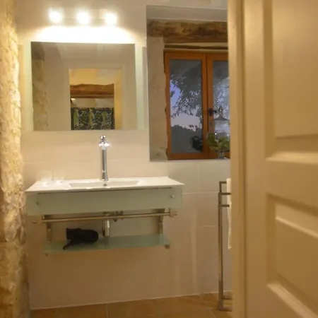 Le Murmure Des Fees Bed & Breakfast *