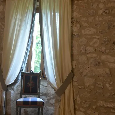Le Murmure Des Fees Bed & Breakfast