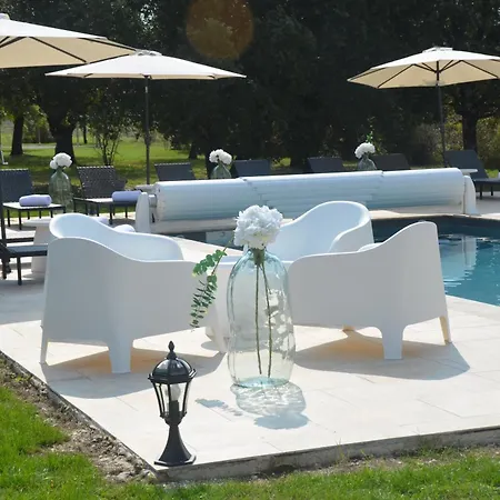 Le Murmure Des Fees Bed & Breakfast *