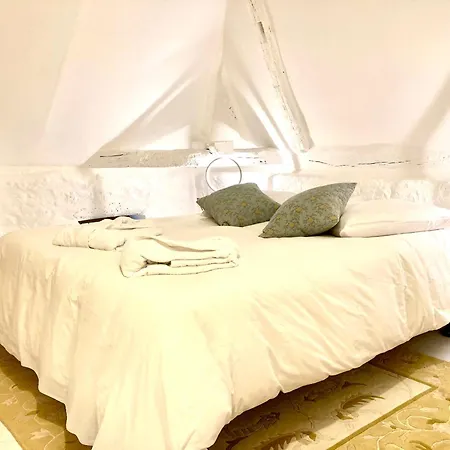 Le Murmure Des Fees Bed & Breakfast 4*