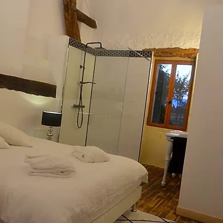 Le Murmure Des Fees Oda ve Kahvaltı Issigeac